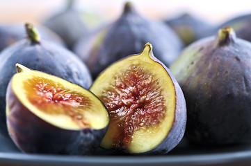 Image showing Plate of sliced figs