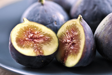 Image showing Plate of sliced figs