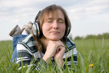 Image showing listen to the music