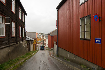 Image showing  country cottage with road