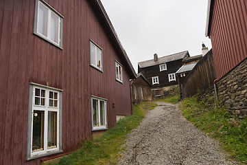 Image showing Footpath between wooden houses