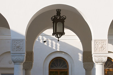 Image showing street lamp hangs in an arch