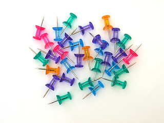 Image showing Multicoloured thumbtacks