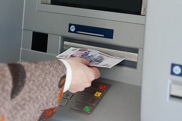 Image showing Girl gets 500 roubles