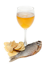 Image showing Goblet beer, fish and potato chips 