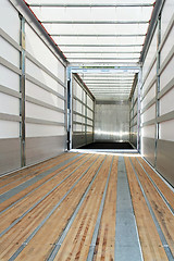 Image showing Empty trailer vertical