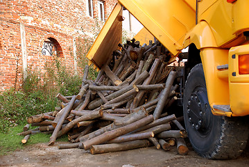 Image showing Unloading wood
