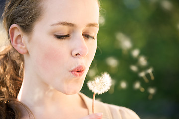 Image showing Girl make a wish