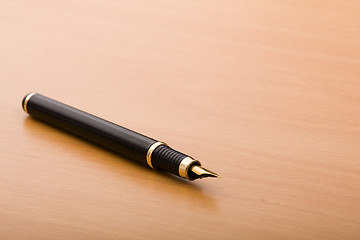 Image showing Pen in the table