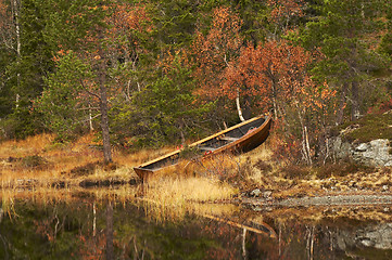 Image showing boat in fall