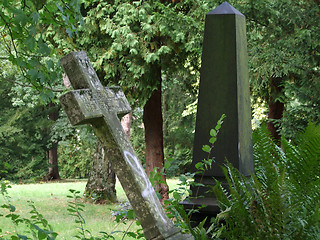 Image showing Weatherd gravestone