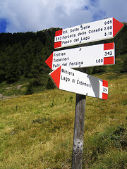 Image showing Path sign