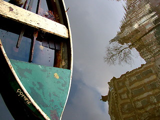 Image showing sinking boat and reflection