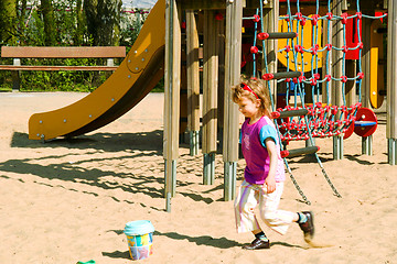 Image showing The girl plays on the sands