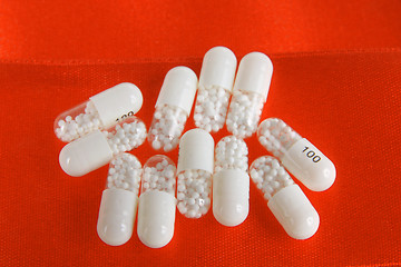 Image showing White capsule