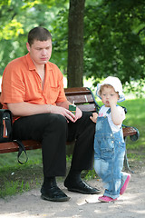 Image showing father and small daughter