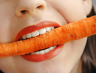 Image showing Carrot in teeth