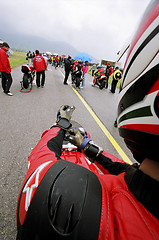 Image showing preparing before the race start