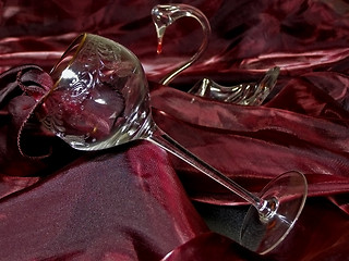 Image showing tissue, cut-glass and swan