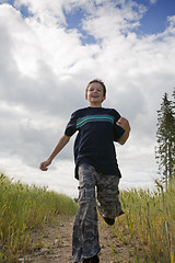 Image showing running boy