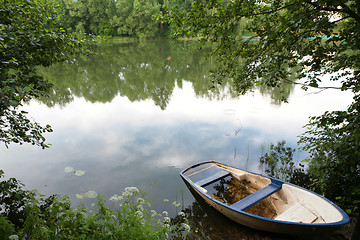 Image showing boat on the coast