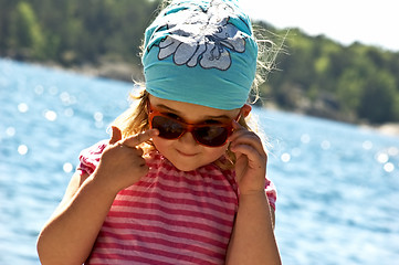 Image showing Little girl at the sea