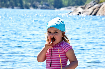 Image showing Little girl at the sea