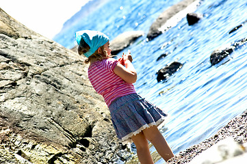 Image showing Little girl at the sea