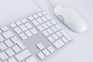 Image showing White keyboard and a  mouse