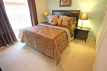 Image showing Queen Bedroom