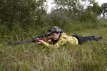 Image showing Hunter shooting up