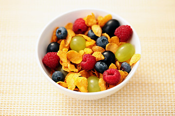 Image showing corn flakes with fruits