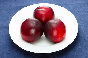 Image showing plate full of fresh and sweet peaches