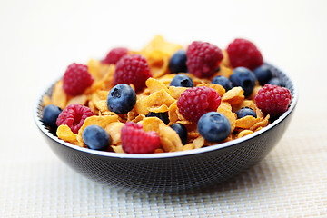 Image showing corn flakes with berry fruits