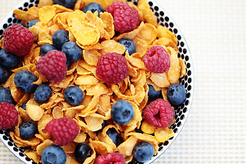 Image showing corn flakes with berry fruits