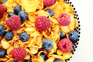 Image showing corn flakes with berry fruits