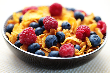 Image showing corn flakes with berry fruits