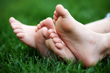 Image showing barefoot in grass
