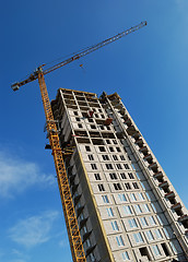 Image showing Yellow tower crane at multistory building