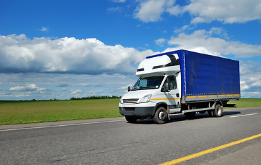 Image showing Delivery minitruck with white cabin and blue trailer