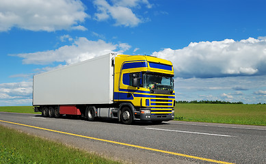 Image showing Single truck with blue-yellow cabin moving on highway.