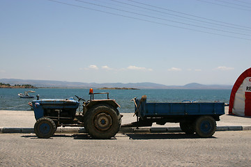 Image showing Tractor by the beach