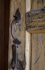 Image showing Old door handle and lock