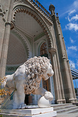 Image showing Statue of lion in Voroncovskiy park