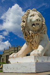 Image showing Statue of lion in Voroncovskiy park