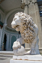 Image showing Statue of lion in Voroncovskiy park