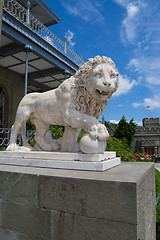 Image showing Statue of lion in Voroncovskiy park