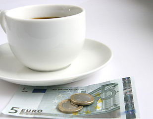 Image showing Cup and money