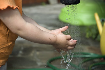 Image showing washing hands