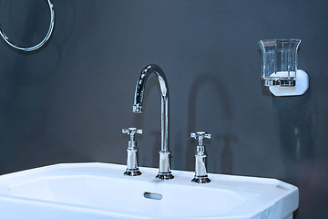 Image showing Classic basin